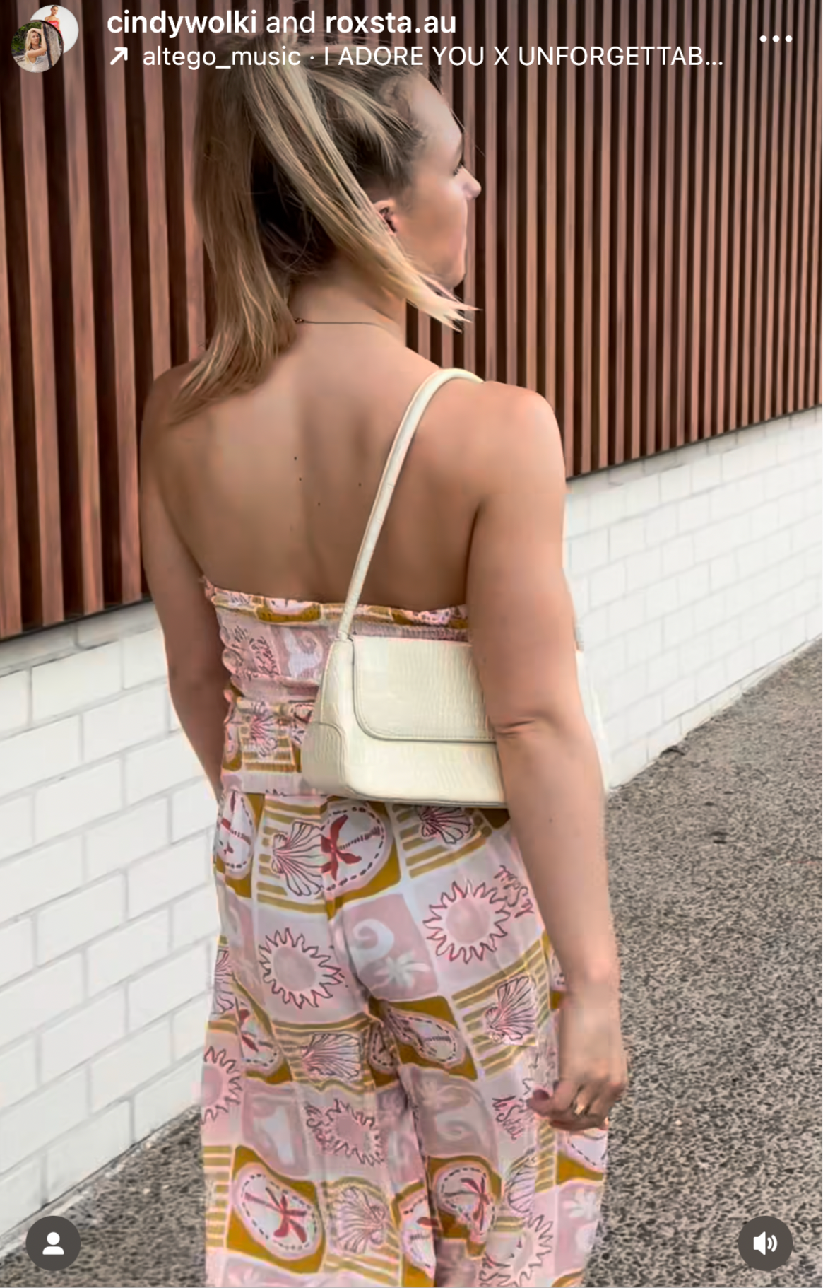 Instagram Influencer Cindy Wolki wearing the Roxsta Faith two piece pant set