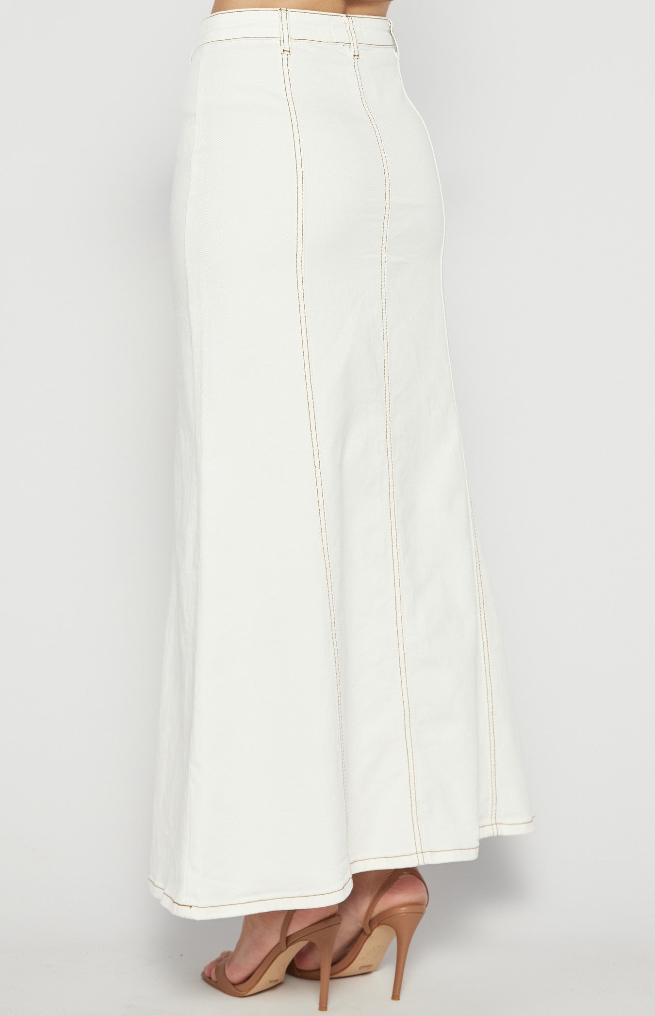 But white ladies denim maxi skirt
Maxi skirt
Denim skirt
White denim
Ladies clothing
Shop online ladies clothing