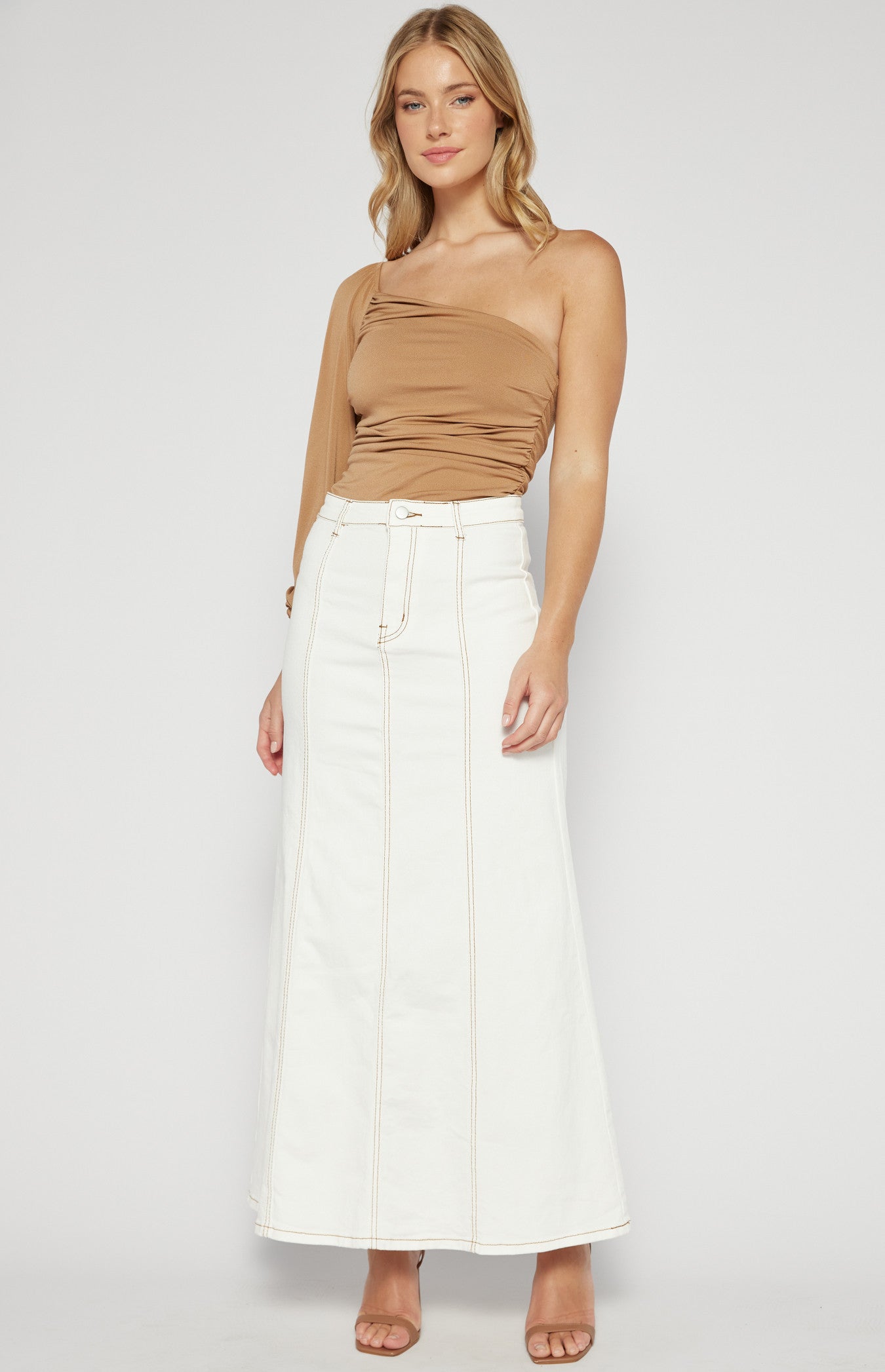 But white ladies denim maxi skirt
Maxi skirt
Denim skirt
White denim
Ladies clothing
Shop online ladies clothing