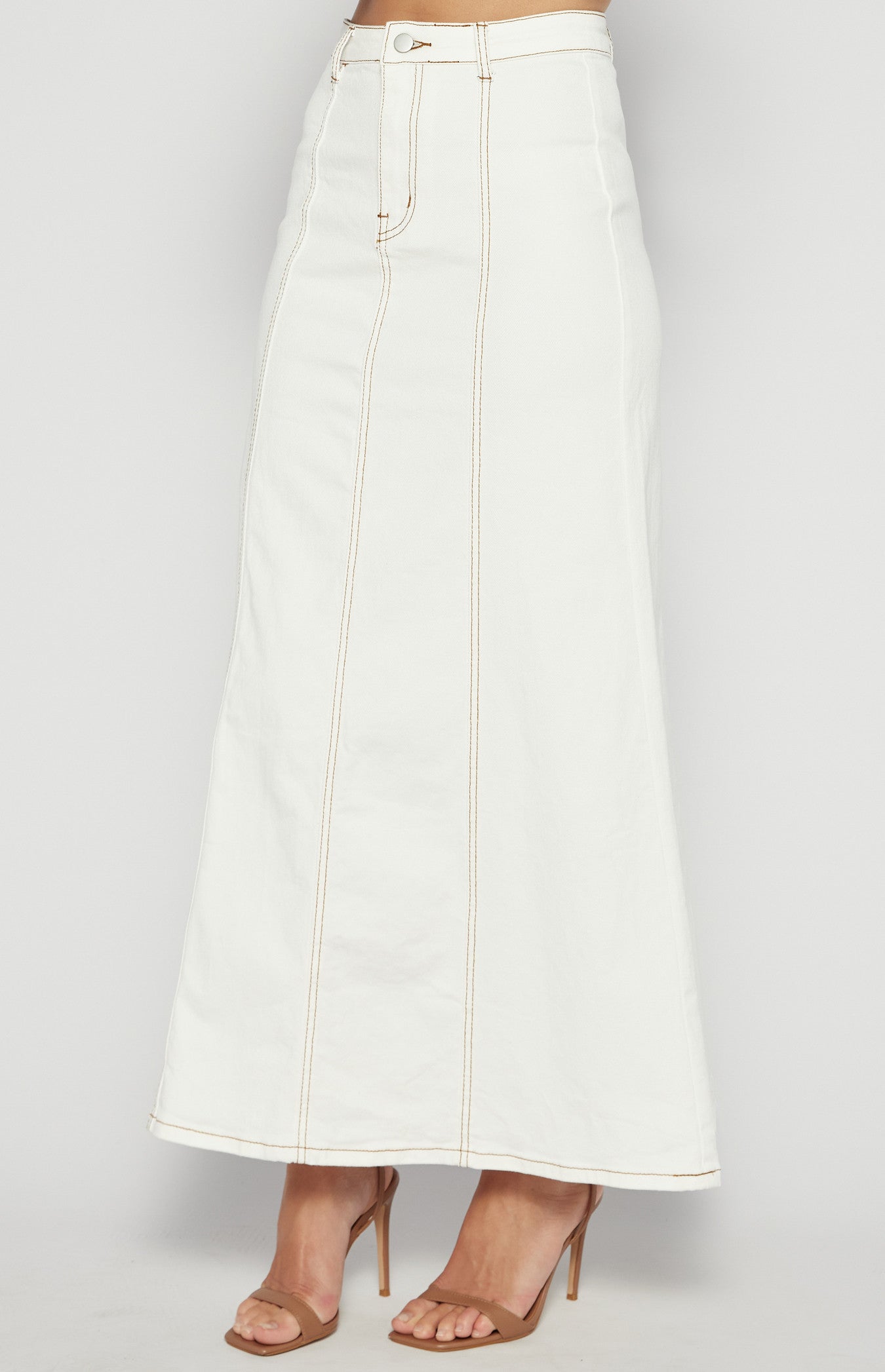 But white ladies denim maxi skirt
Maxi skirt
Denim skirt
White denim
Ladies clothing 
Shop online ladies clothing